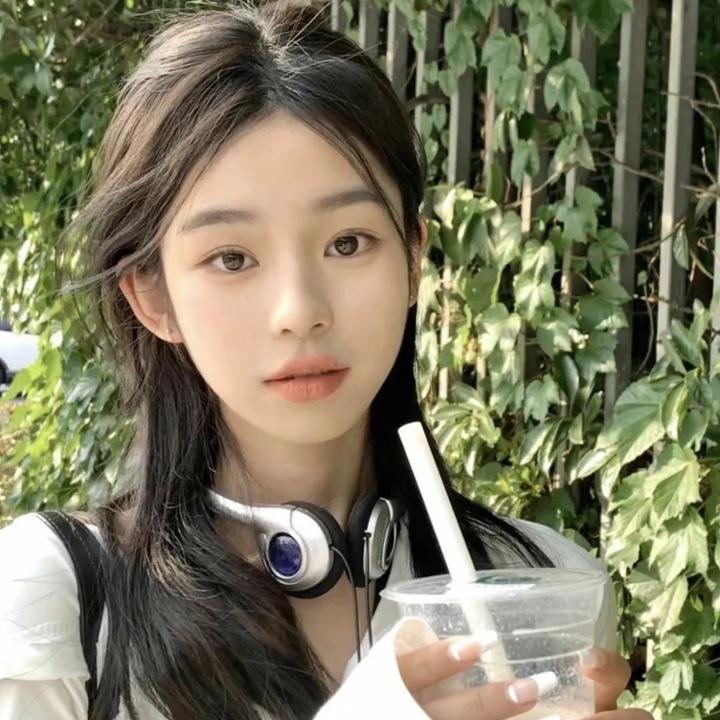 比基尼琼斯和爱的圣殿